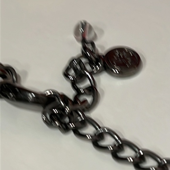 Silver Chain Necklace Lays Flat Interlinked Circles Mesh Look - Picture 4 of 4